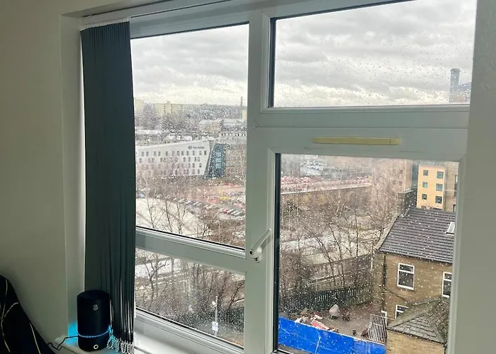 Modern 1-bed Retreat Cozy, Bright And Bradford (West Yorkshire)