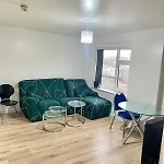 Modern 1-bed Retreat Cozy, Bright And *