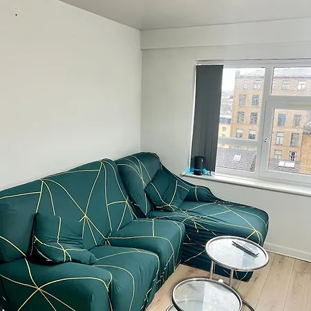 Modern 1-bed Retreat Cozy, Bright And Bradford (West Yorkshire)