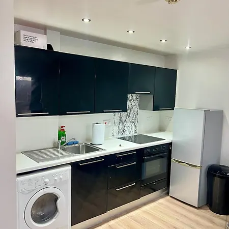 Modern 1-bed Retreat Cozy, Bright And アパート