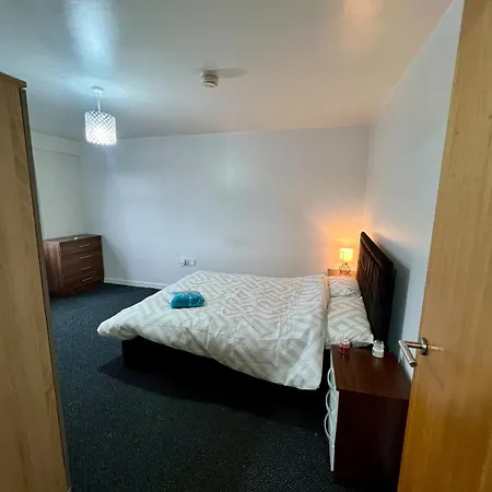Modern 1-bed Retreat Cozy, Bright And * Bradford (West Yorkshire)