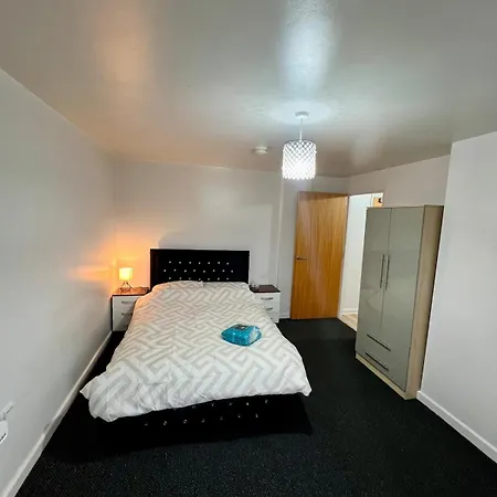 Modern 1-bed Retreat Cozy, Bright And *