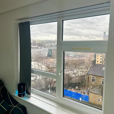 Modern 1-bed Retreat Cozy, Bright And Bradford (West Yorkshire)