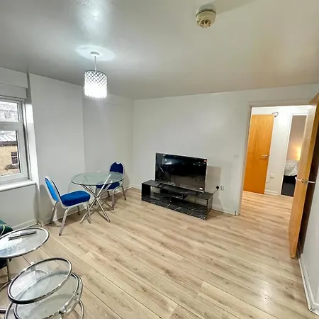 Modern 1-bed Retreat Cozy, Bright And * Bradford (West Yorkshire)