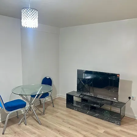 Apartamento Modern 1-bed Retreat Cozy, Bright And *