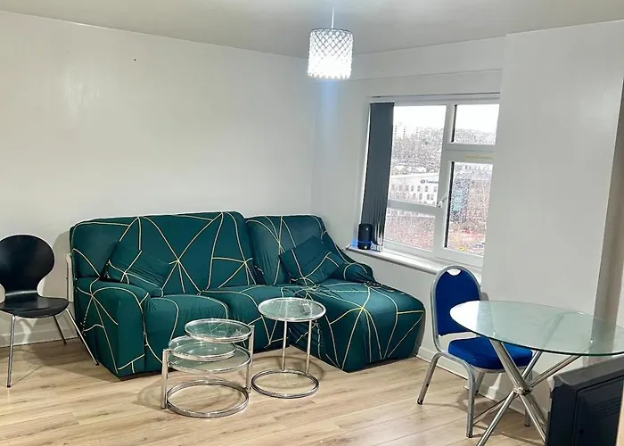 Modern 1-bed Retreat Cozy, Bright And *